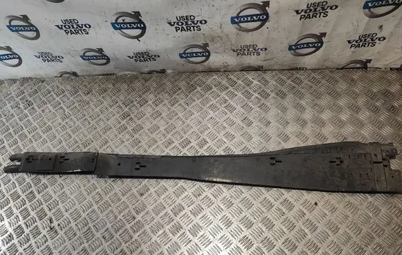 Center/middle under tray cover