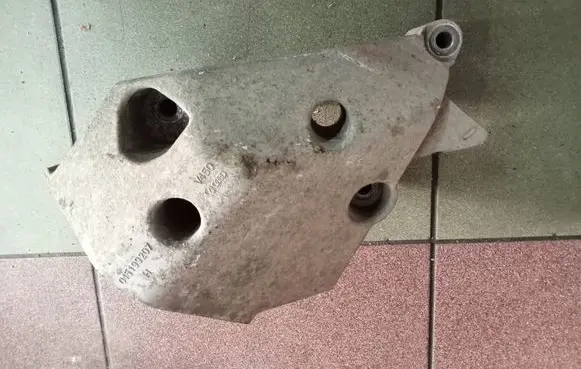 Seat Ibiza III (6L) Engine mounting bracket 045199207