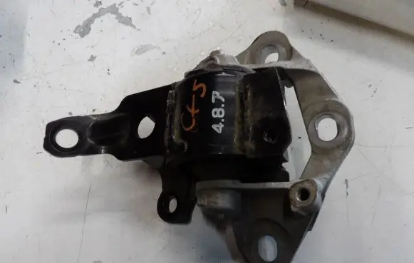 Mazda CX-5 II Engine mounting bracket