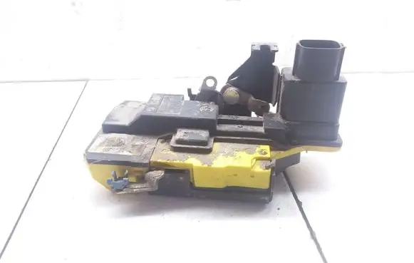 Volvo S60 Rear door lock 8650554