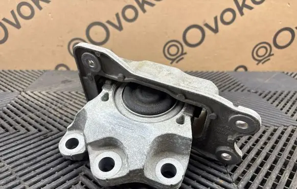 Volvo XC90 Engine mount bracket 31339949