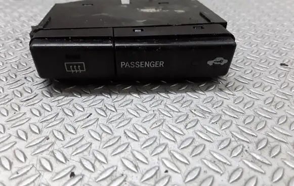 Toyota Avensis T250 Central locking switch button 