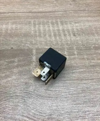Audi A4 S4 B5 8D Other relay 443951253J 213