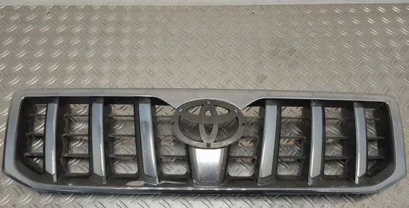 Toyota Land Cruiser (J120) Front bumper upper radiator grill