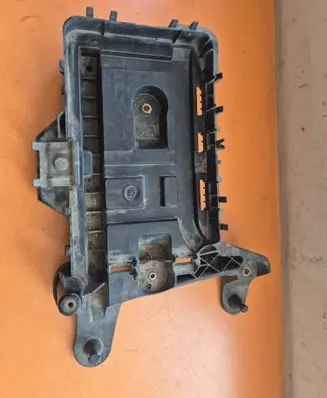 Volkswagen Caddy Battery tray 1K0915333