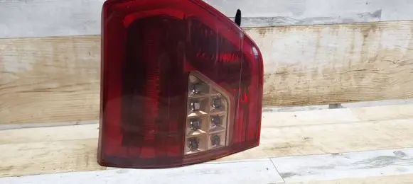 Citroen C5 Tailgate rear/tail lights 9681074380