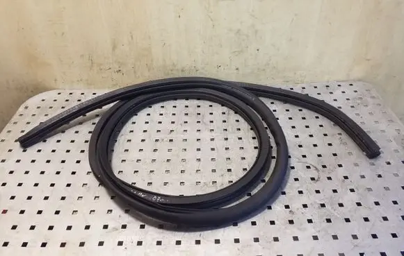 Volkswagen Caddy Front door rubber seal 2K0837911F