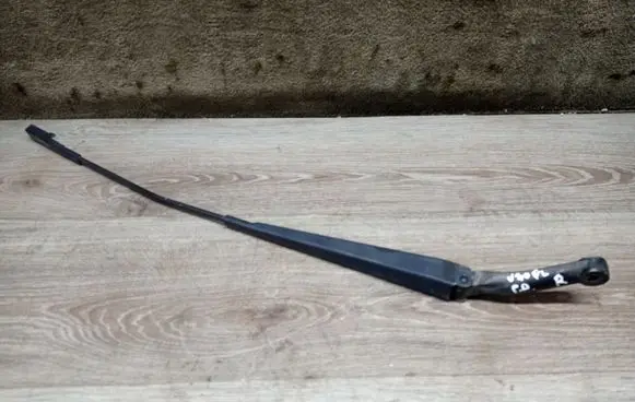 Volvo V70 Front wiper blade arm 30655615