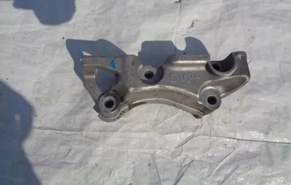 Peugeot 308 Engine mount bracket 9673585780