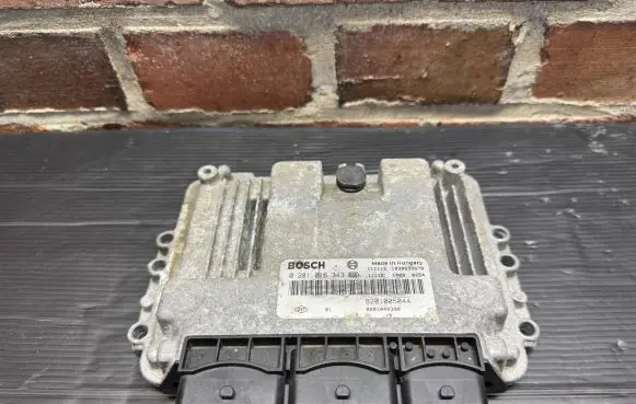 Suzuki Grand Vitara II Engine control unit/module 8201042390 8201005044 0281016343