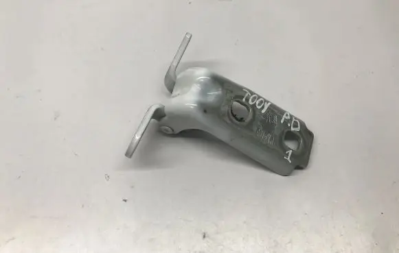 Chevrolet Camaro Front door upper hinge A046057