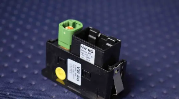 Volkswagen Golf VII AUX in-socket connector 5G0035222A