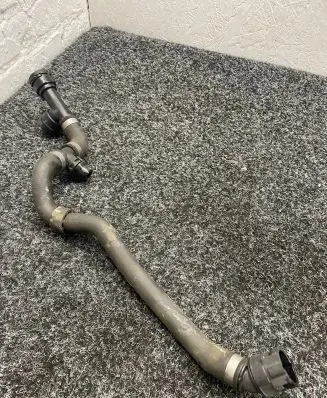 BMW 5 G30 G31 Engine coolant pipe/hose 8602647