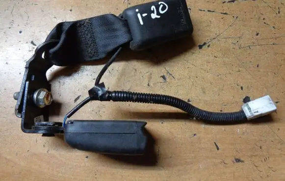 Hyundai i20 (GB IB) Middle seatbelt (rear) 