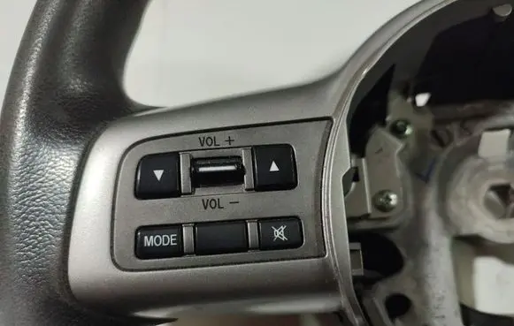 Mazda 2 Steering wheel buttons/switches 