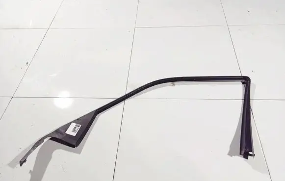 Mercedes-Benz C W202 Front door glass trim molding 2027250271 1-3772-000