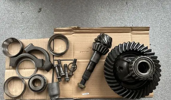 Mitsubishi Pajero Front differential MB185463 MB527945 MB393983