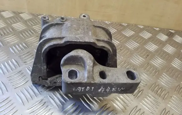 Skoda Octavia Mk2 (1Z) Engine mount bracket 1K0199262