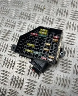 Volkswagen PASSAT B6 Fuse box set 3c0880204b