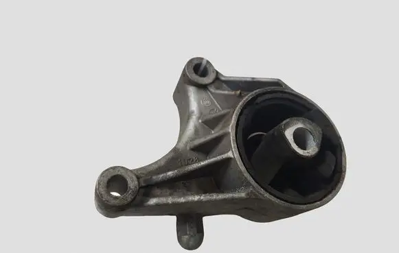 Opel Zafira B Engine mount bracket