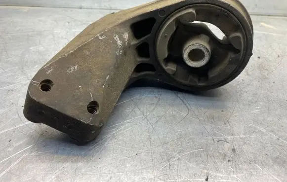 Engine mount bracket