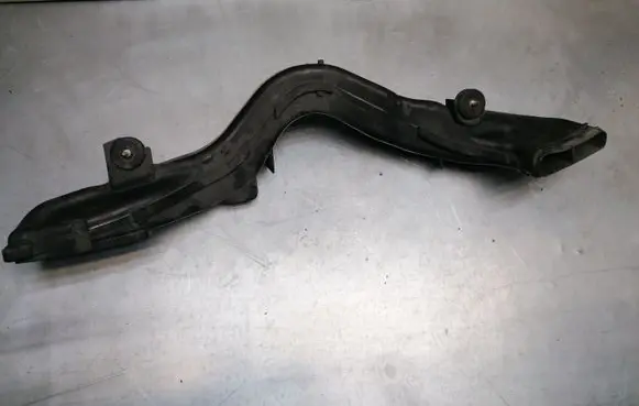 Ford Focus Air intake duct part 7M519E635AD