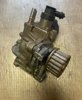 Renault Captur Fuel injection high pressure pump 167007358R 0445010704 H8201434847