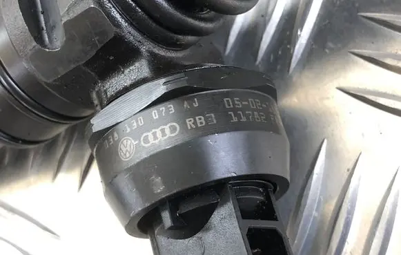 Volkswagen Golf IV Fuel injector 0414720037