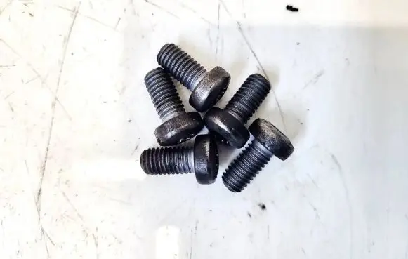 Peugeot 4007 Nuts/bolts 