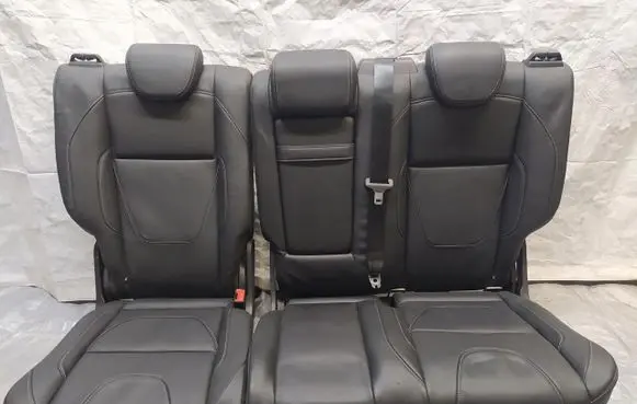Ford Kuga II Rear seat DG112