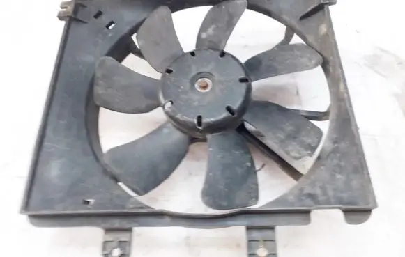 Mazda 626 Radiator cooling fan shroud