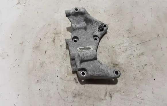 Volvo S90, V90 Generator/alternator bracket 31430704