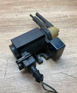 Saab 9-3 Ver2 Turbo solenoid valve 55563532 70142100 WITHPLUG