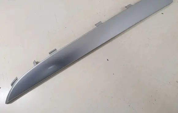 Dashboard glove box trim