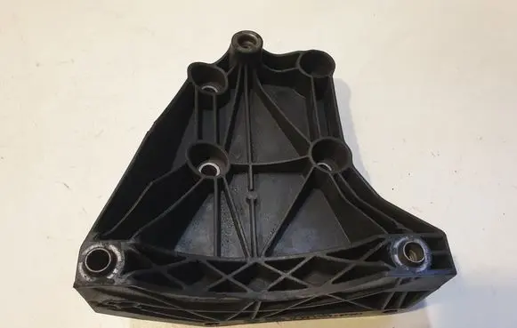 BMW 5 E60 E61 A/C compressor mount bracket 7792202 25798000