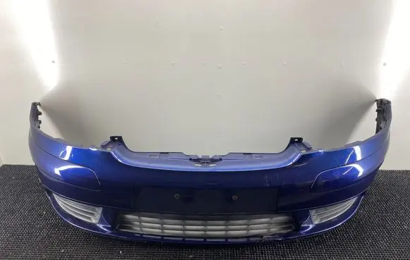 Volkswagen Golf Plus Front bumper 5M0807221 5M0807217E