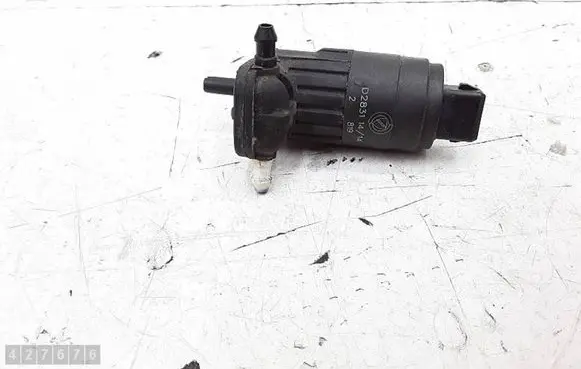 Alfa Romeo Giulietta Windscreen/windshield washer pump D2831 D28311414