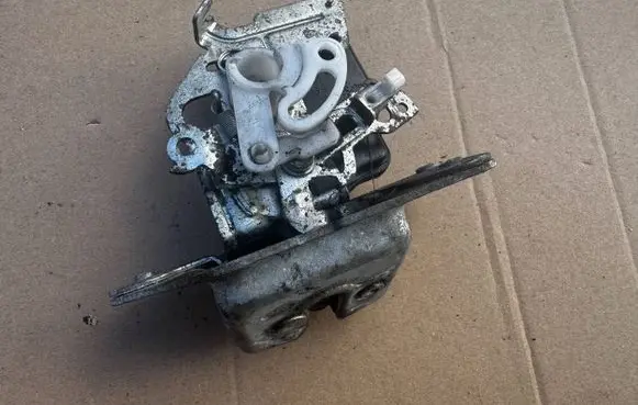 Dodge Nitro Tailgate/trunk/boot lock/catch/latch