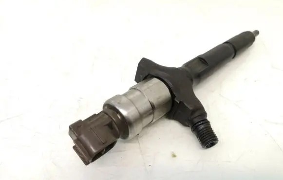 Volkswagen Golf I Fuel injector 8972391617 08401