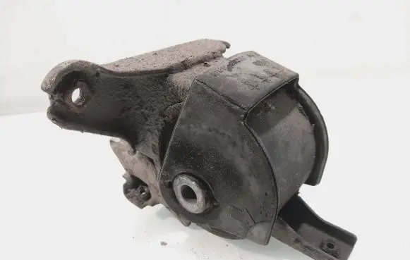 Hyundai Elantra Gearbox mount 218322d200