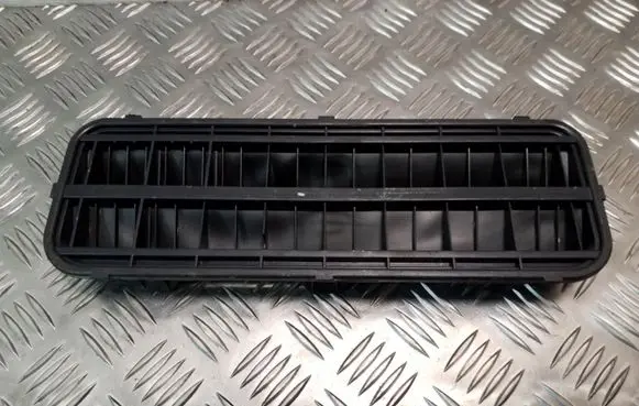 BMW 7 E65 E66 Quarter panel pressure vent 8386133
