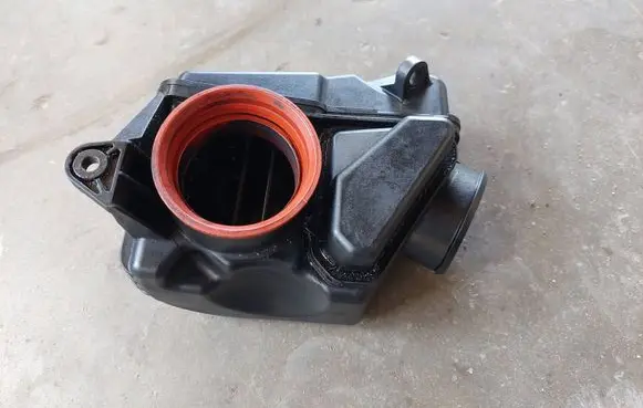 Intake resonator