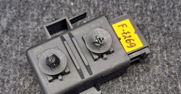 Volkswagen Transporter - Caravelle T5 Seat heating relay 1Z0959772A