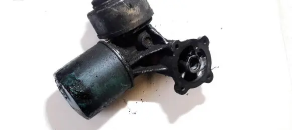 Nissan Serena Oil filter mounting bracket