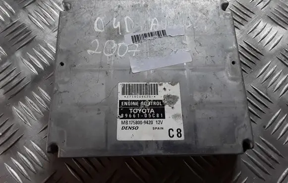 Toyota Avensis T250 Engine control unit/module 8966105C81 MB1758009420
