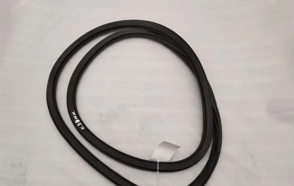 Volvo S90, V90 Rubber seal front door (on door) 