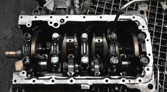 Volvo V70 Engine block D4204T
