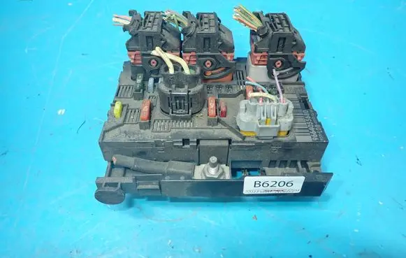 Citroen C4 I Picasso Fuse module 9664055680