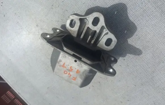BMW X2 F39 Engine mount bracket 6853449