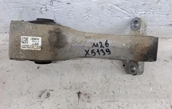 BMW 2 F46 Engine mount bracket 6885788
